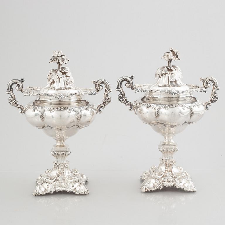 Petter Wigren, strösockerskålar med lock, ett par, silver, Malmö 1851.