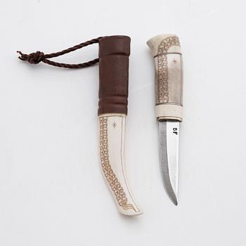 A reindeer horn knife by Bertil Fällman, signed.