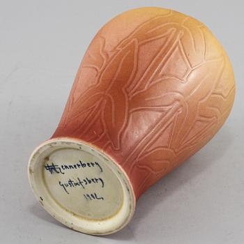 VAS, flintgods, jugend, Gunnar Wennerberg, Gustavsberg, signerad samt daterad 1902.