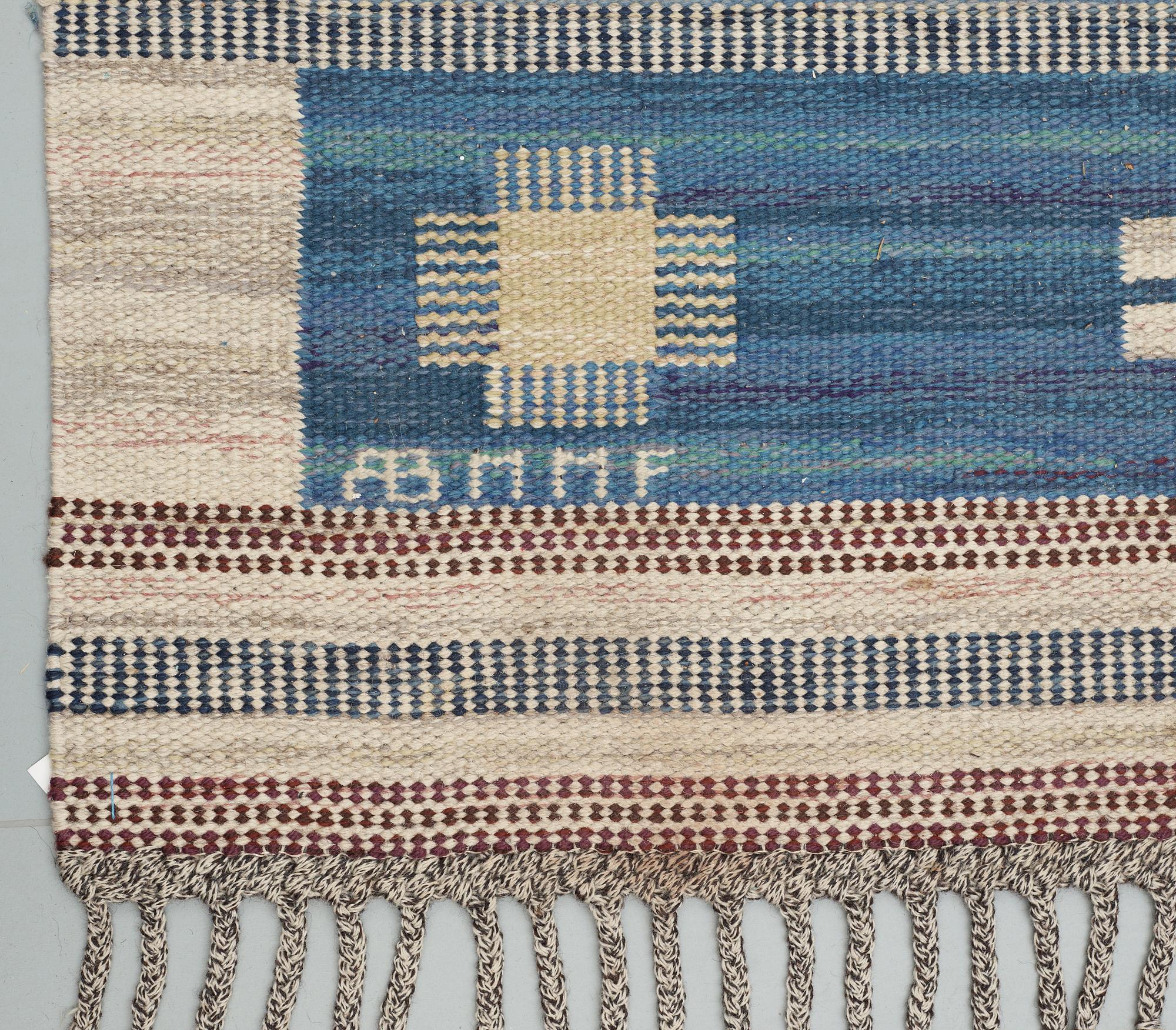 MATTA. "Blåklint". Rölakan. 254,5 x 221 cm. Signerad AB MMF MR (AB Märta Måås-Fjetterström, Marianne Richter).