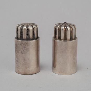 SIGVARD BERNADOTTE, a pair of sterling silver salt and pepper shakers model 834 from Georg Jensen.