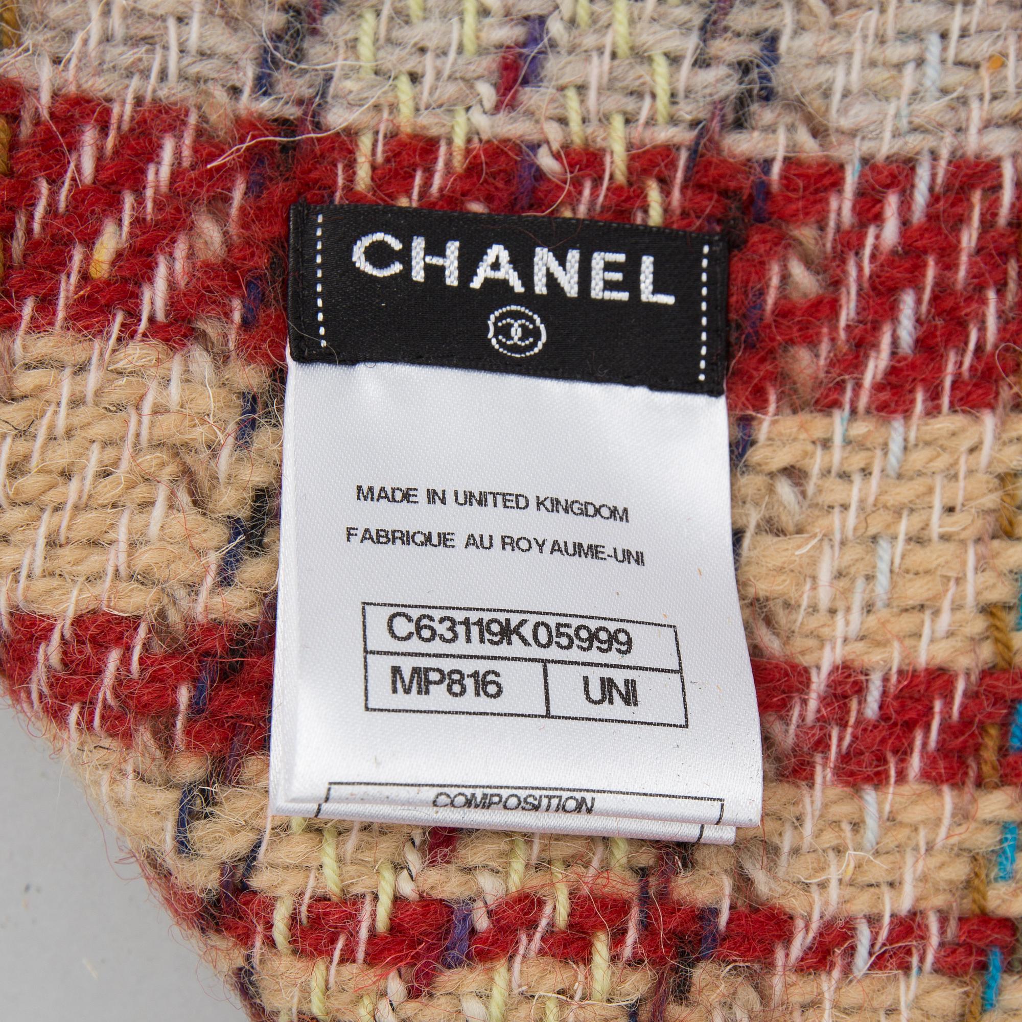 BLANKET, Chanel.