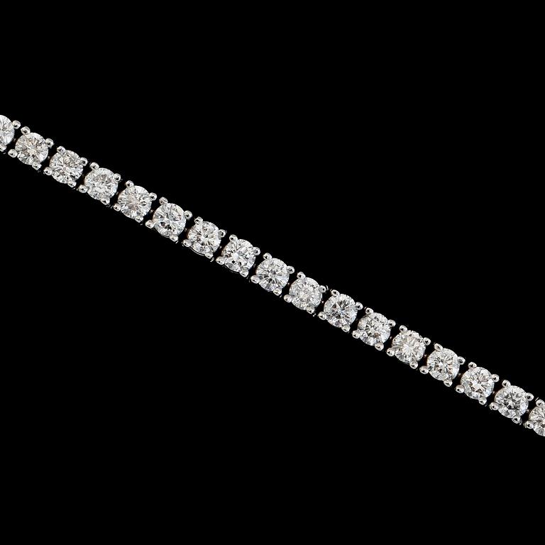 ARMBAND, 18K vitguld, Rivièrelänk, briljantslipade diamanter tot ca 4.83 ct. Vikt ca 12 g.