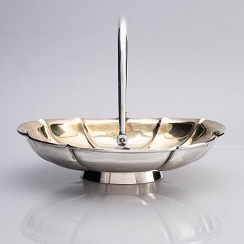 A Russian parcel-gilt silver bread basket, mark of Morosov, St. Petersburg, Russia, turn of the 20th century.