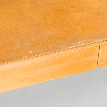 Alvar Aalto, a mid-20th-century console / shelf 114 for O.Y. Huonekalu- ja Rakennustyötehdas A.B.