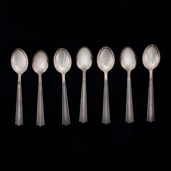 DESSERTSKEDAR, 7 st, KAFFESKEDAR, 18 st, KAKSPADAR, 3 st, silver. Finska och norska stämplar 1939-1983. Totalvikt 475 g.