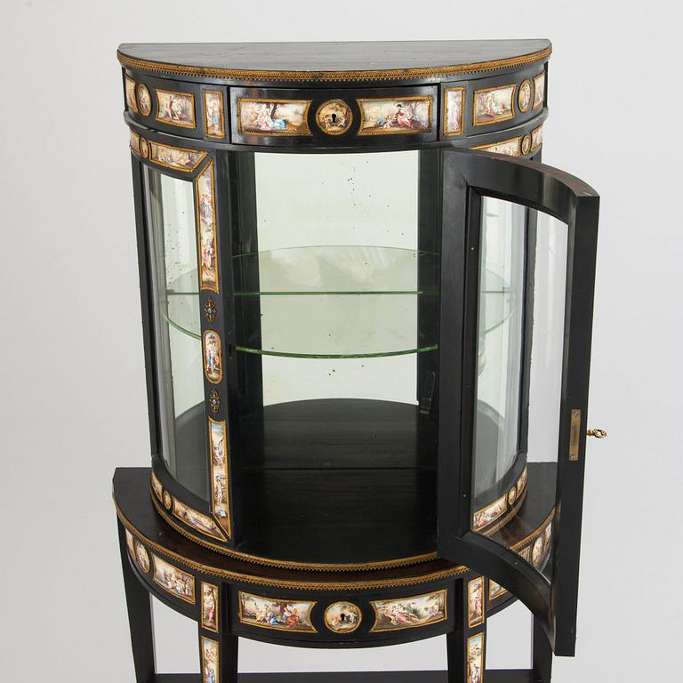 Vitrinskåp, tvådelar, Mellaneuropa, 1800-talets slut.