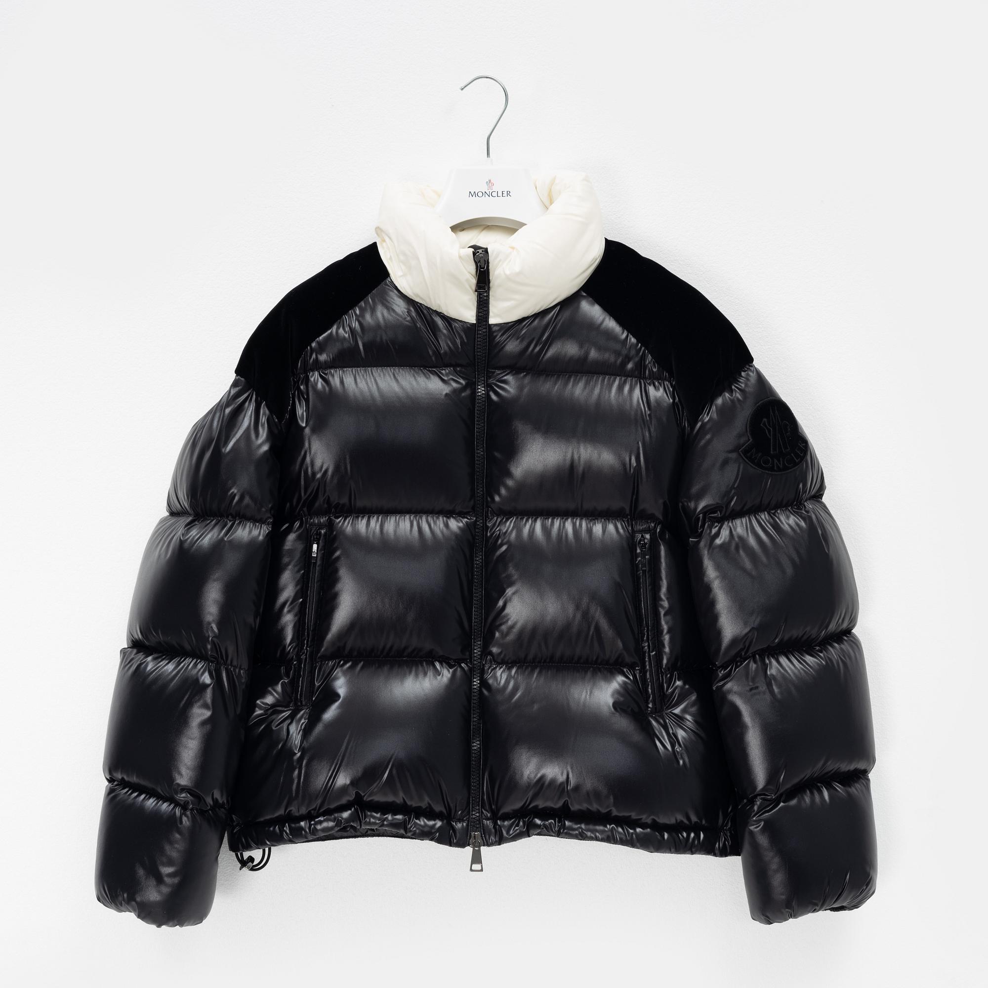 Moncler a down jacket Chouelle Giubbotto size 00. Bukowskis