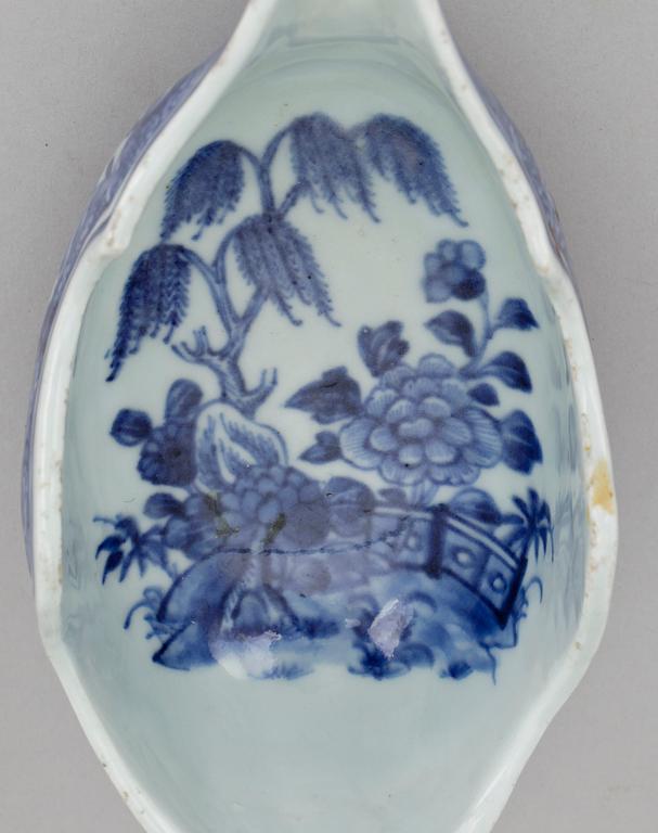 SÅSSNIPOR, 2 st, porslin, Qianlong, Kina 1700-tal.