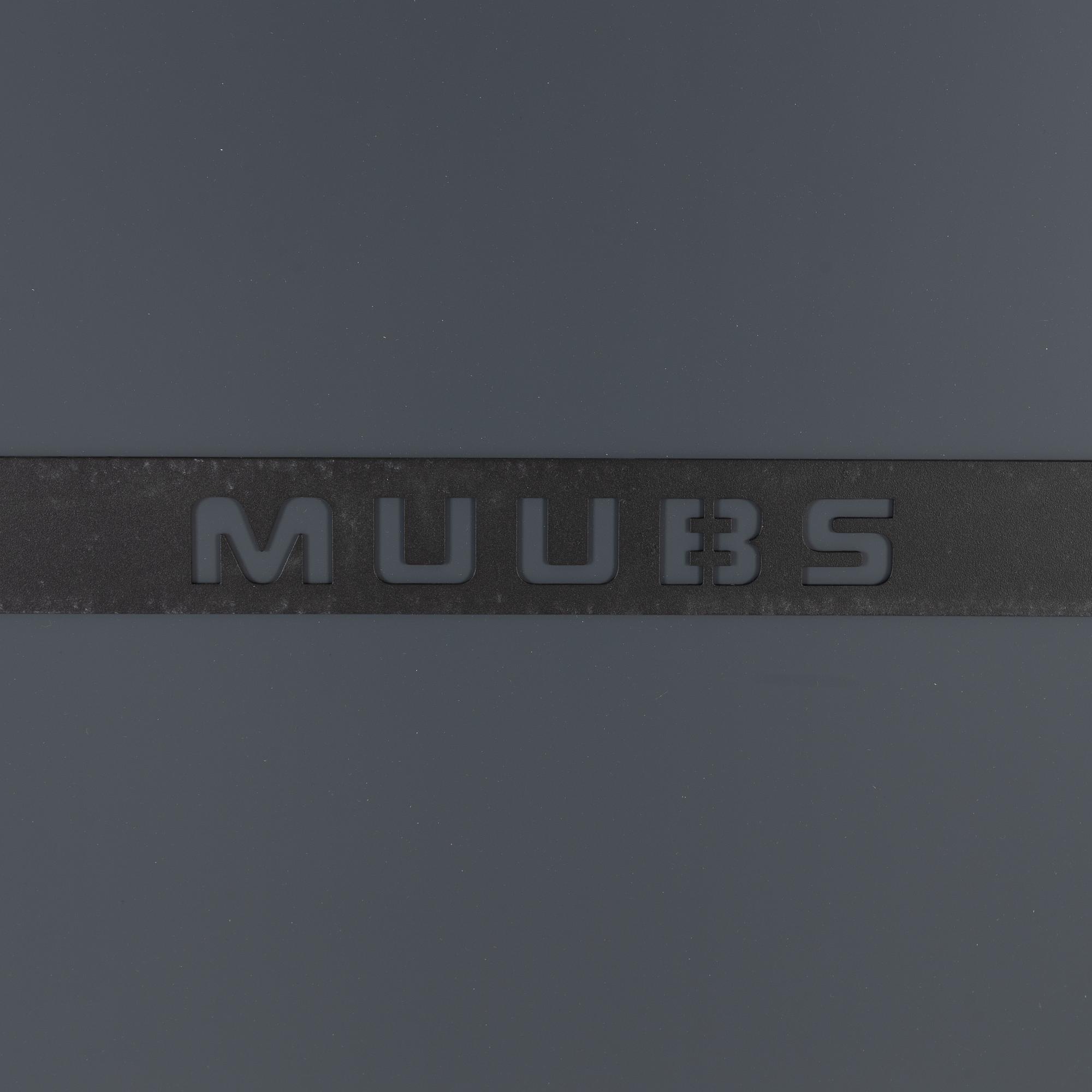 A 'Washington' mirror with steel frame from Muubs.