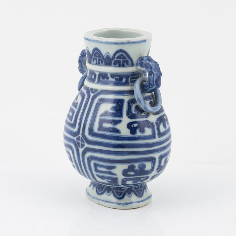 A blue and white chinese bronze shaped vase, 20th Century.
