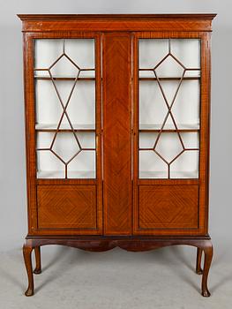 VITRINSKÅP, England, 1900-talets andra hälft.