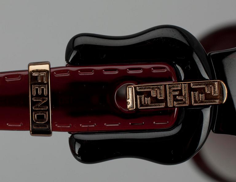 SOLGLASÖGON, Fendi.