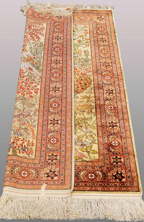 An Oriental figural silk rug, ca 126 x 83 cm.