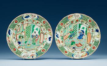 1537. A pair of famille verte dishes, Qing dynasty, Kangxi (1662-1722).