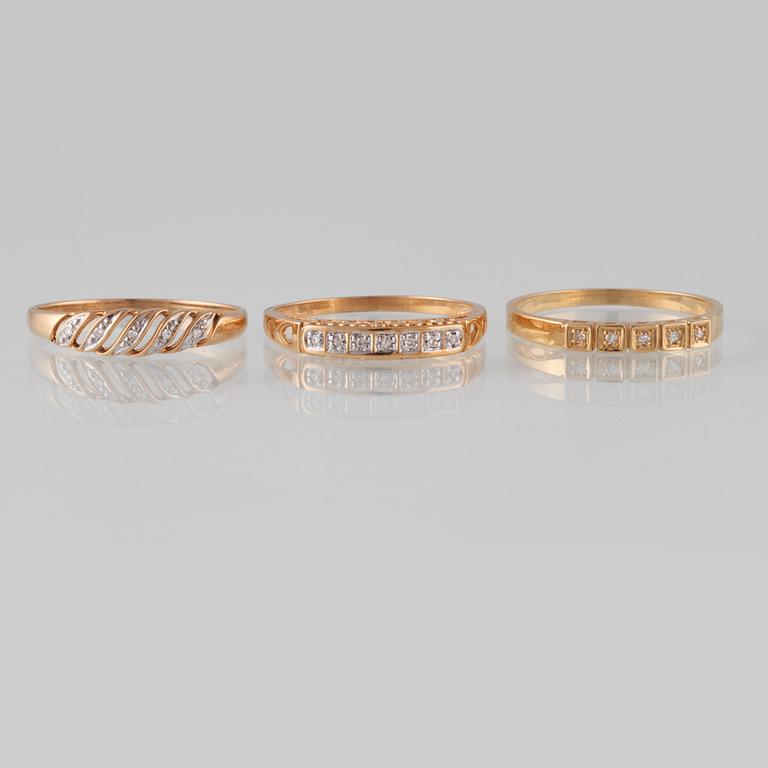 RINGAR, 3 st, 18K guld samt åttkantslipade diamanter, kattfotstämplade. Vikt 5,8 gram.