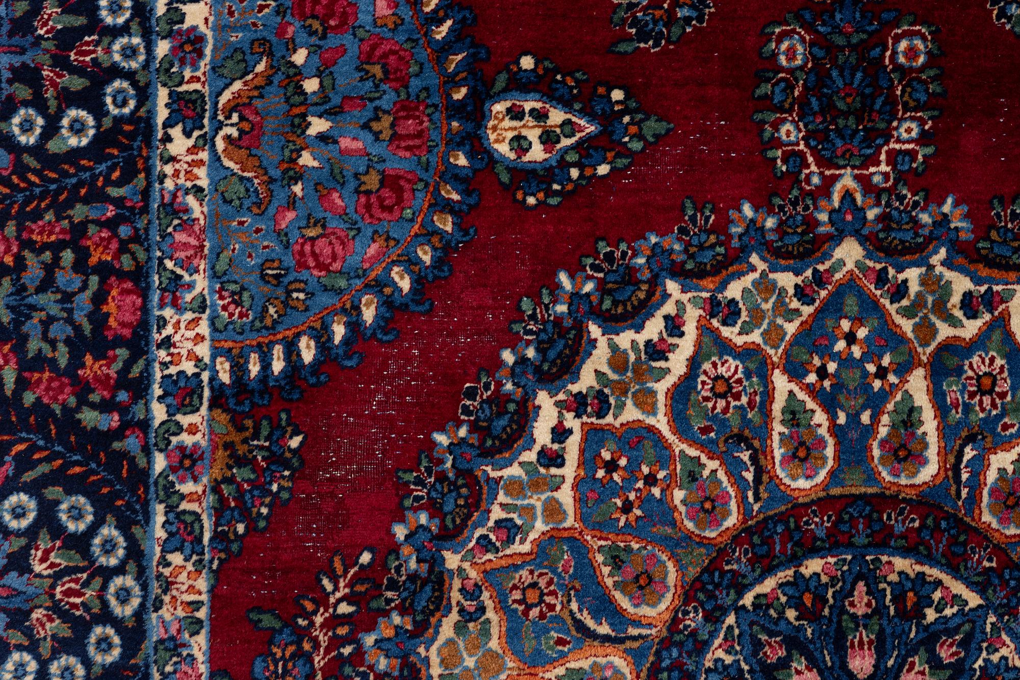 Carpet, approx. 265 x 155 cm.