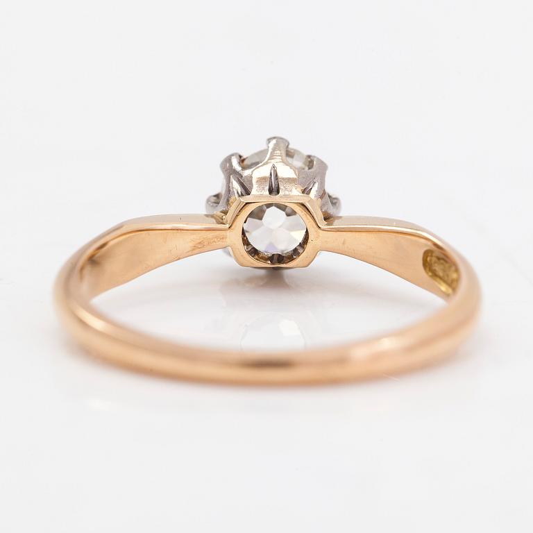 Ring, 18K guld, med en gammalslipad diamant ca 0.54ct. Auran Kultaseppä, Åbo 1966.