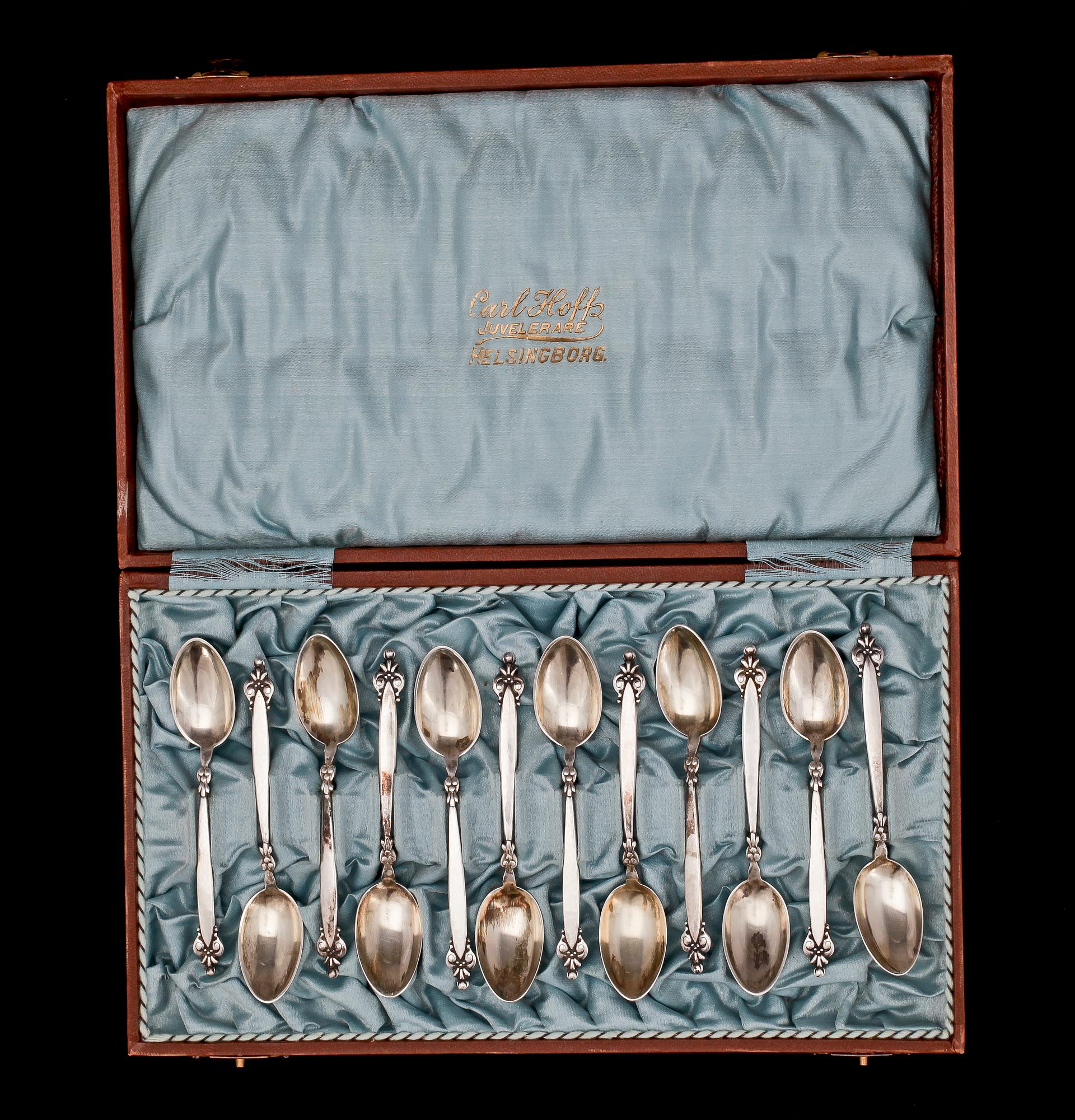 PARTI BESTICK, ca 50 delar, olika modeller, silver, bla Nils Nordlöf i Härnösand. 1800-1900-tal. Totalvikt ca 790 gram.