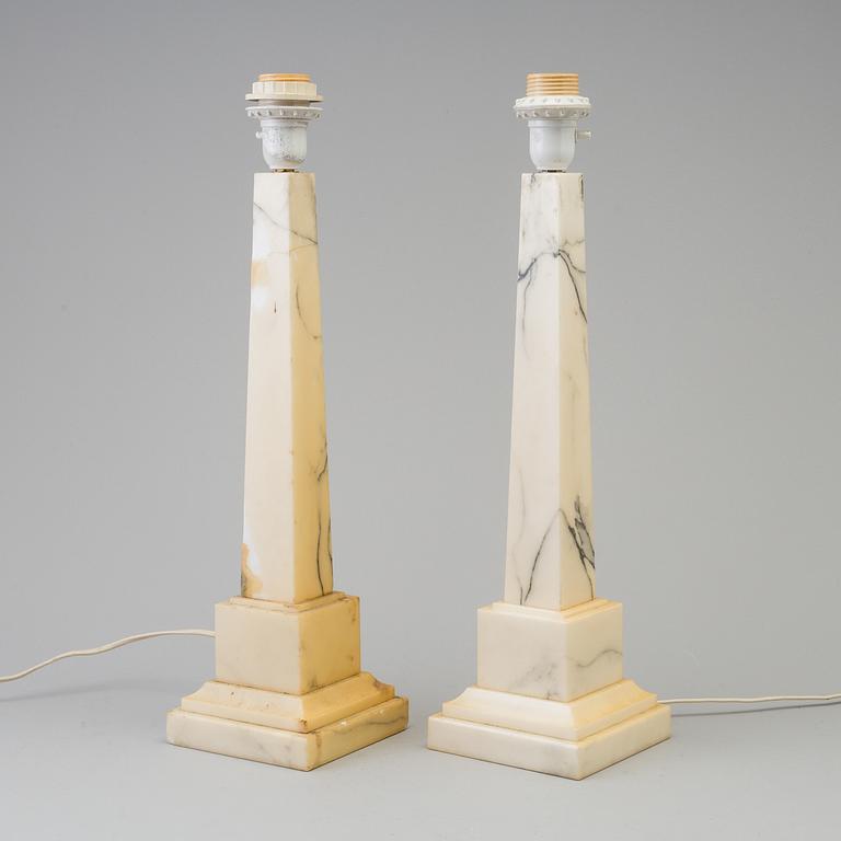 A pair of Italian alabaster table lights, second half of the 20th Century.