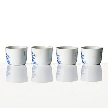 A set of five blue and white cups and a saucer, Qing dynasty, 19th century for the Vietnamese market.