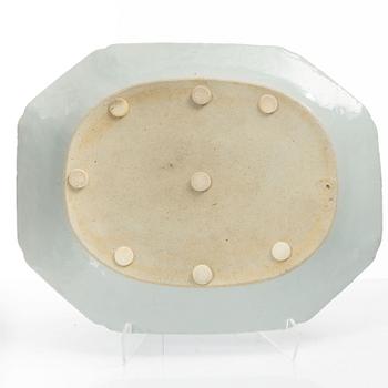 Two Chinese blue and white export porcelain dishes, Qing dynasty, Qianlong (1736-95).