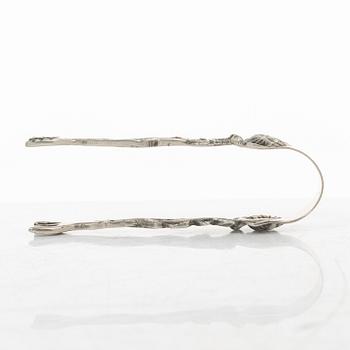 Bricka, gräddkanna, sockerskål samt sockertång, silver, rokokostil, 1900-tal.