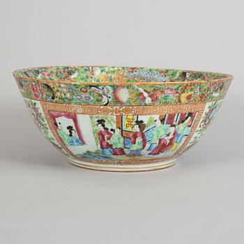 A famille rose Canton punch bowl, Qing dynasty, 19th Century.