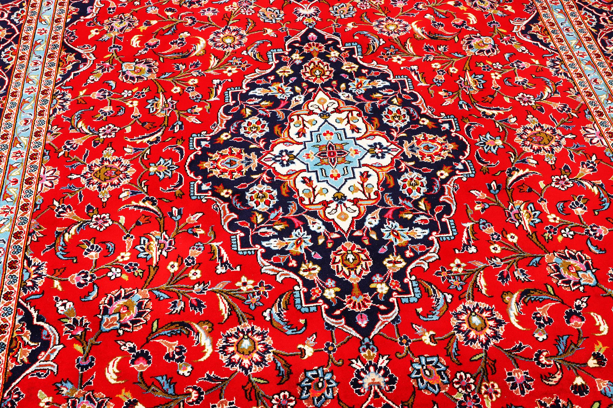 A Keshan carpet, c. 372 x 247 cm.