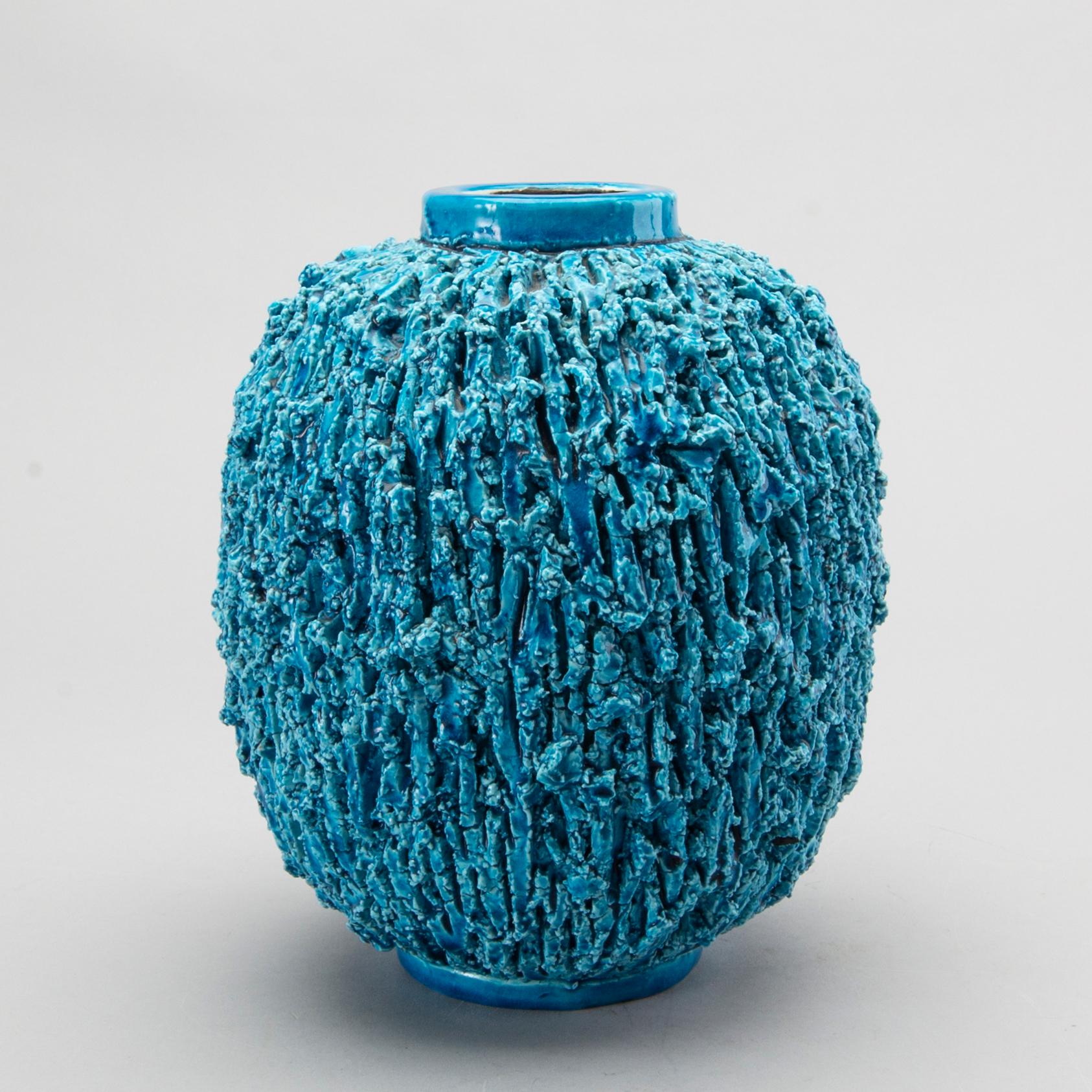 GUNNAR NYLUND, Vas "Igelkott", chamotterat stengods, Rörstrand.