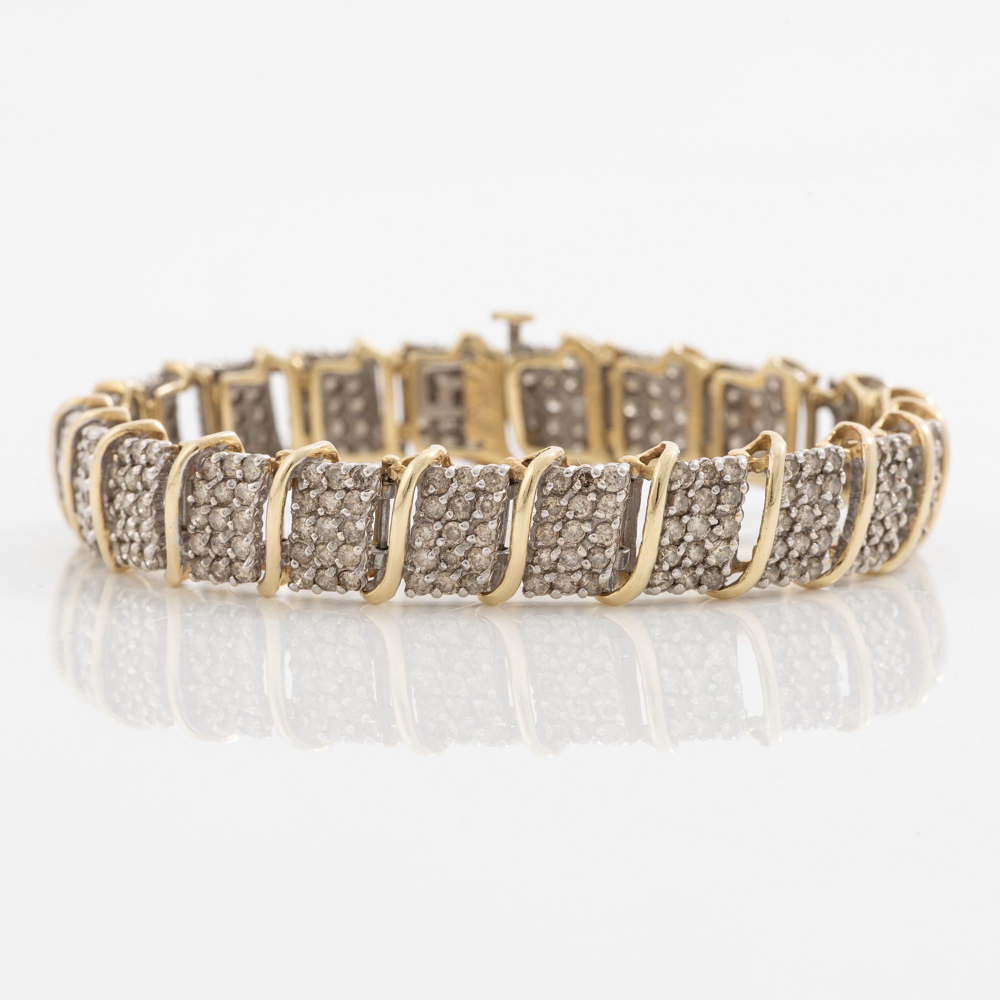 Bracelet 10K gold with brilliant-cut diamonds.