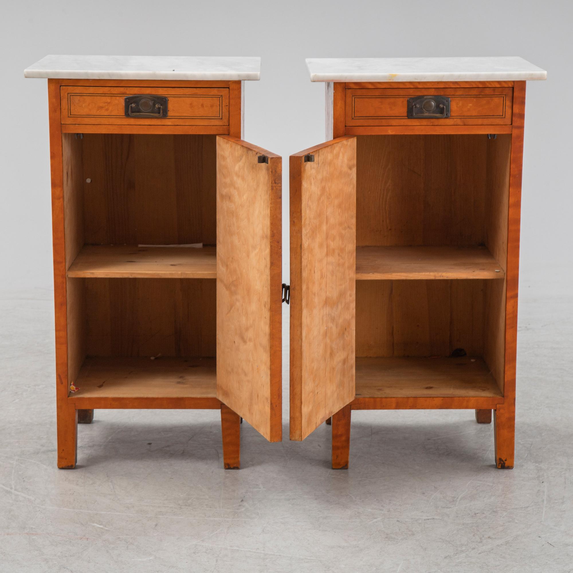 Sängbord, ett par, tidigt 1900-tal.