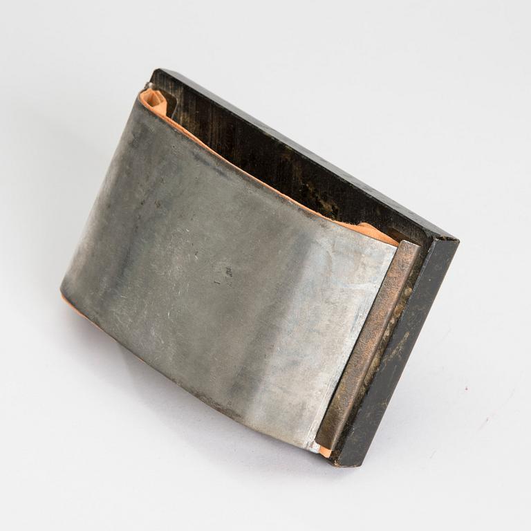 SKRIVBORDSUPPSÄTTNING, 3 delar, sten och brons, 1900-talets början.