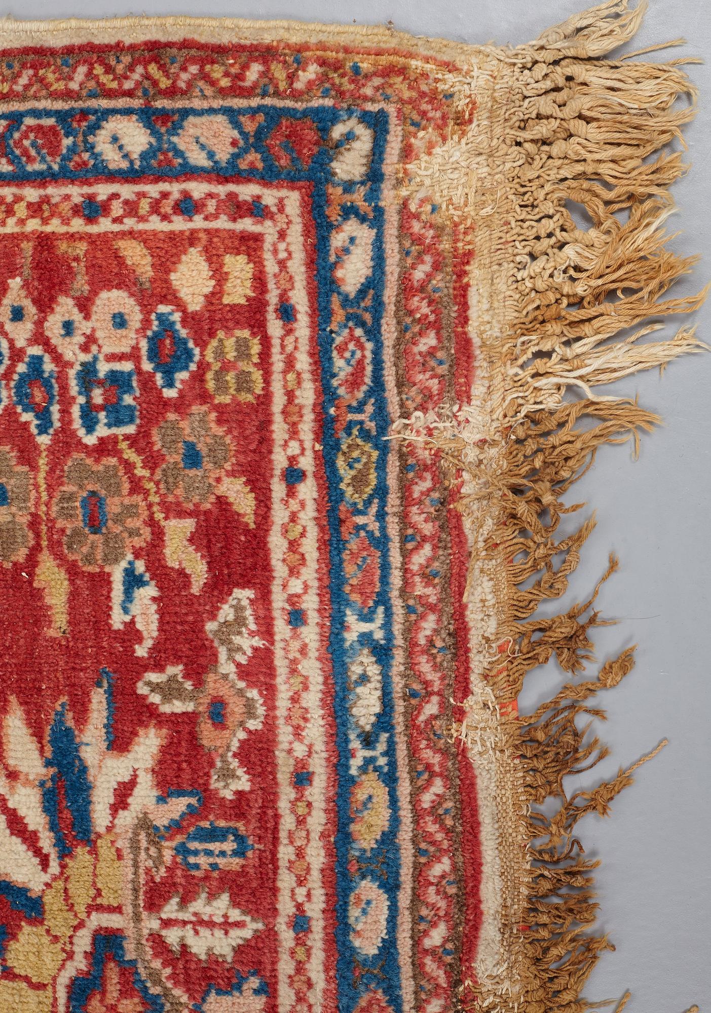 A CARPET, an antik Ziegler Mahal, ca 419,5 x 323,5 cm (as well as 1 cm flat weave at the ends).