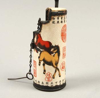 OPIUMPIPA, porslin, Kina, 1900-tal.