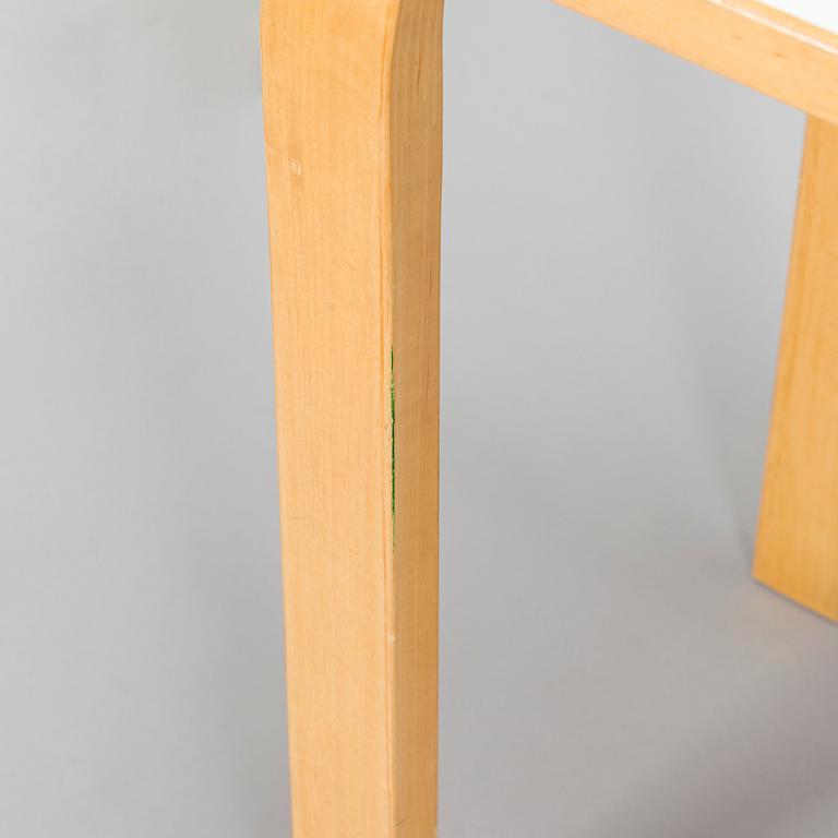 Alvar Aalto, kirjoituspöytä, Artek, 1900-luvun loppupuoli.