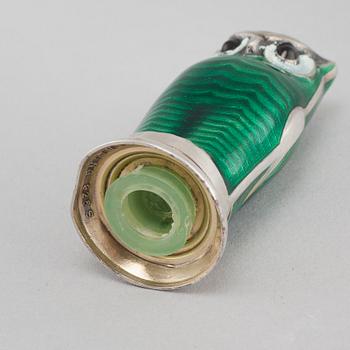 A salt and a pepper shaker, silver and enamel, from David Andersen in Norway, 20th century.