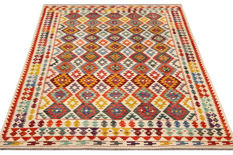 A Kilim carpet, c. 298 x 205 cm.