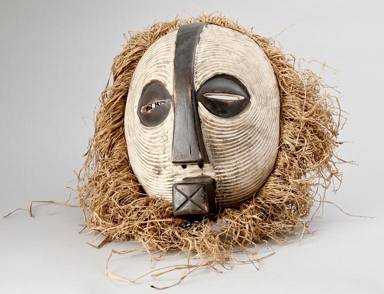 DANSMASK, trä, Afrika, 1900-tal.