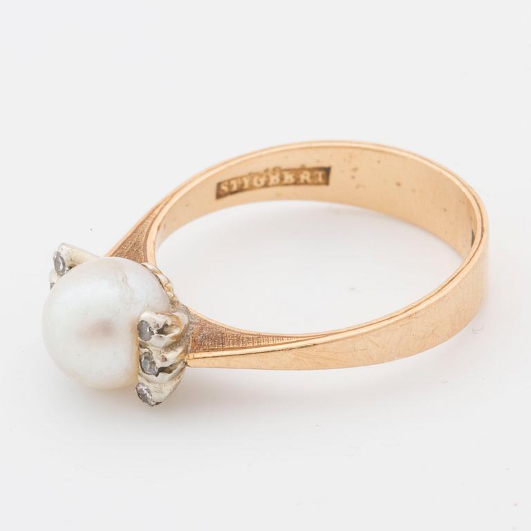 Ring with cultured akoya pearl and single-cut diamonds 0.06 cts. Stirgert för Heribert Engelbert.