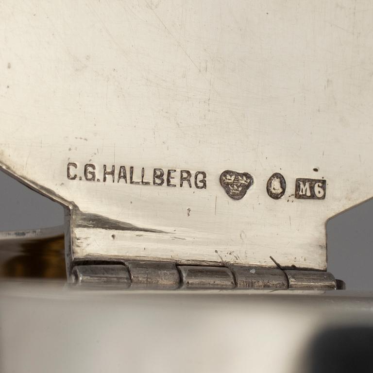 CG HALLBERG, vinkannor ett par med silvermontering, Stockholm 1890.