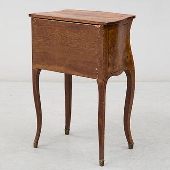 CHEST OF DRAWERS, Louis XV-style, 20th century.