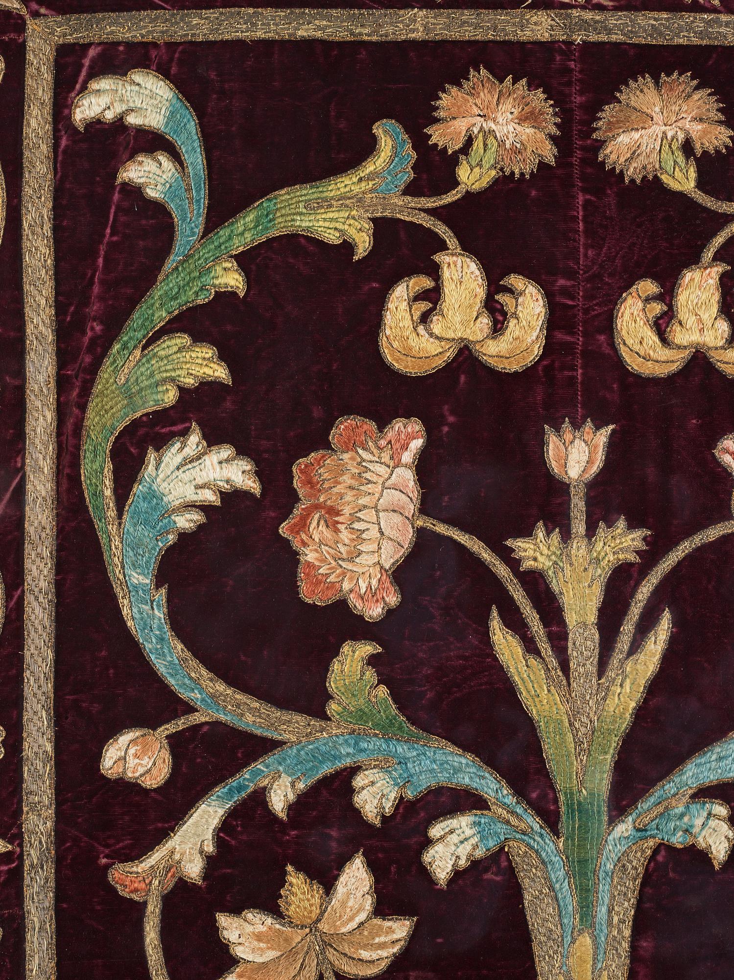 Broderi på sammet, ca 89,5 x 64 cm, sannolikt Italien,  1600-tal-1700-tal.