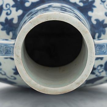 A blue and white flattened pilgrim vase, China, 20th century.