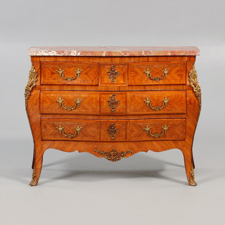 BYRÅ, rokokostil, 1900-talets andra hälft.