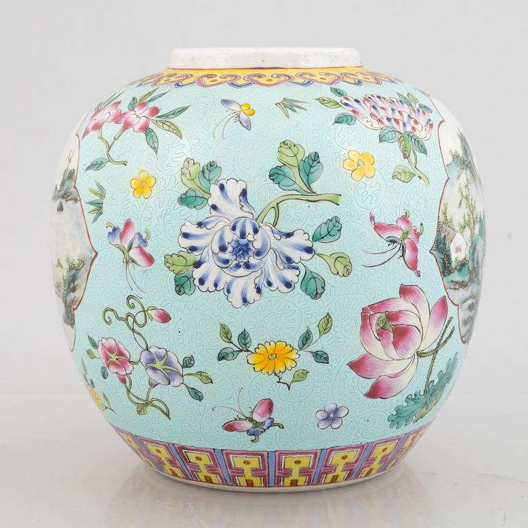 A Chinese sgraffito and famille rose jar, Republic, 20th century.