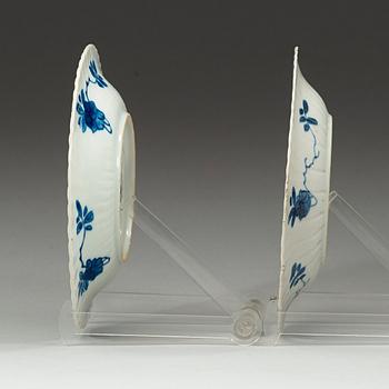 A pair of famille vere dishes, Qing dynasty Kangxi (1662-1722).