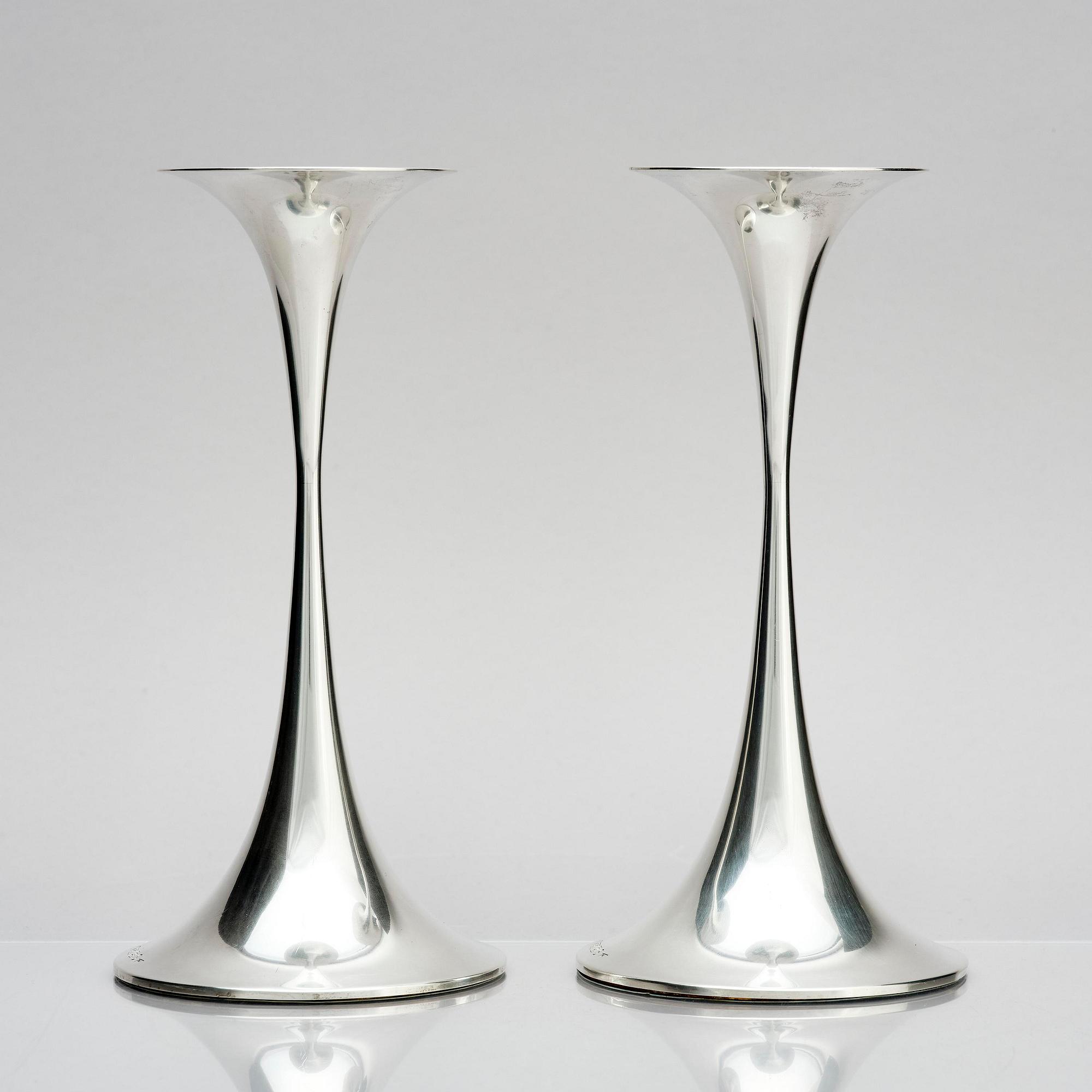 Tapio Wirkkala, ljusstakar, ett par, silver, "Trumpetti", Tavastehus, Finland 2002.