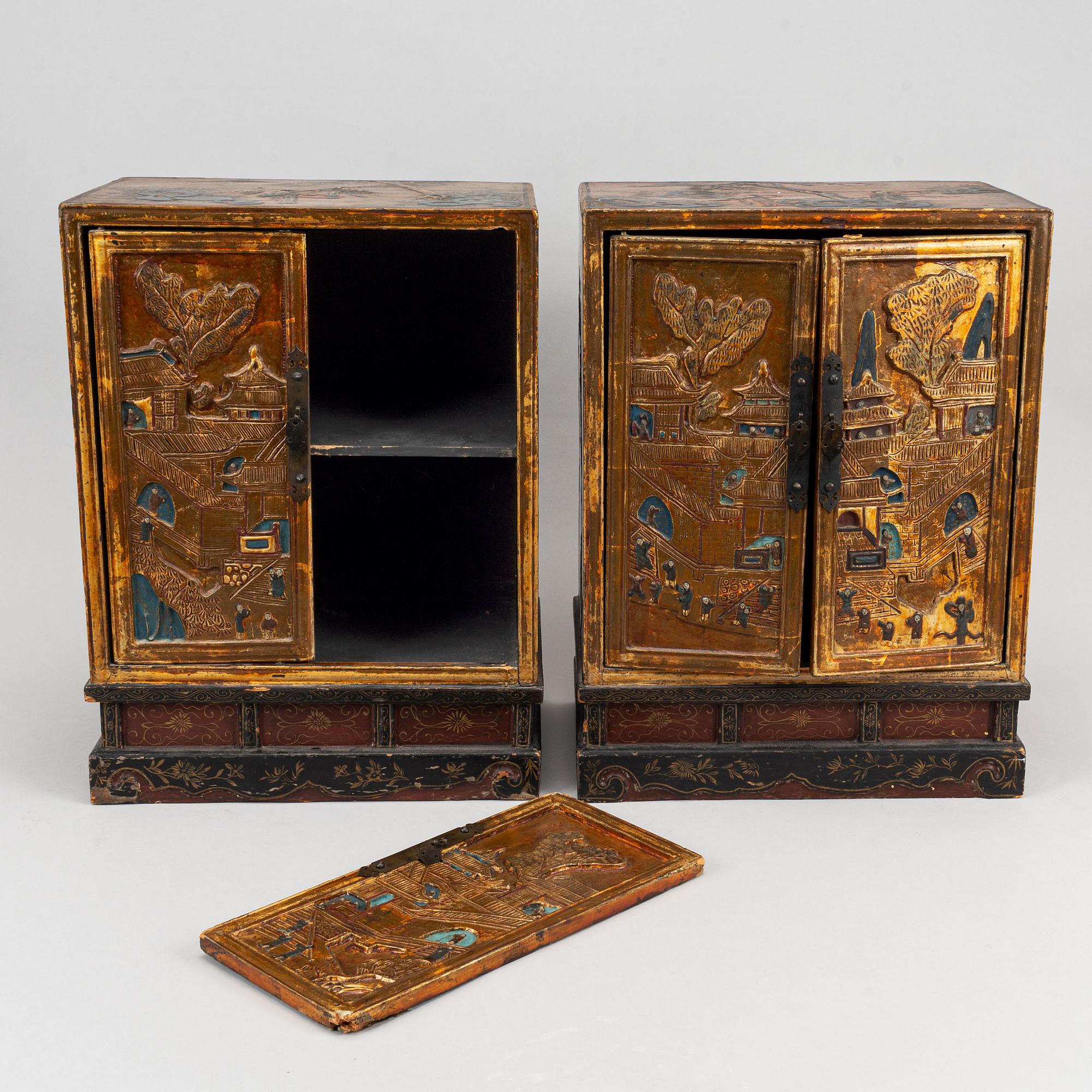 A pair of chinese cabinets, 20th Century.