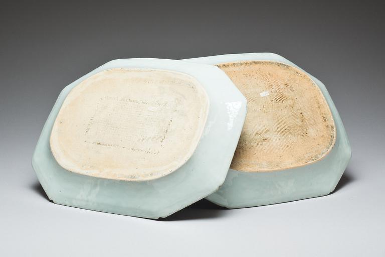 STEKFAT, ett par. Porslin, Kina. Qianlong (1736-1795).